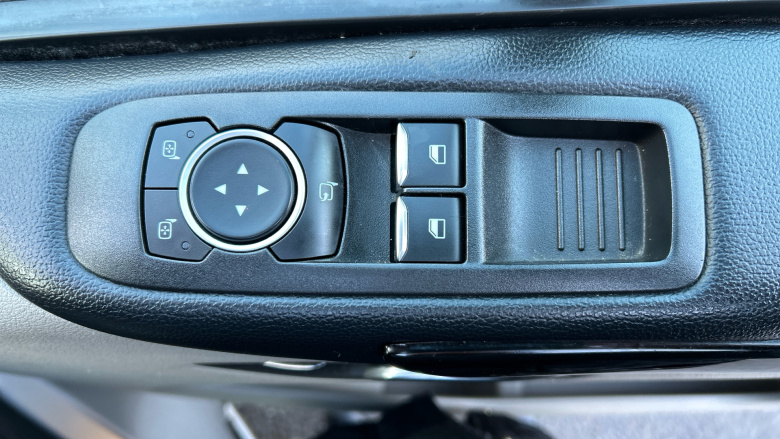 Ford Tourneo Custom Transit Custom Tourneo L2 Diesel Fwd 2.0 EcoBlue 150ps Low Roof 8 Seater Titanium